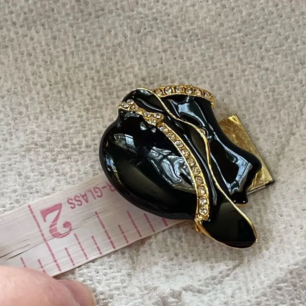 Vintage sophisticated silhouette black enamel rhinestone brooch.